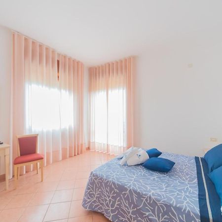 מרינה די קמרוטה Hotel America מראה חיצוני תמונה