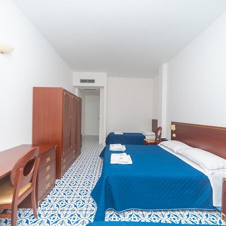 מרינה די קמרוטה Hotel America מראה חיצוני תמונה