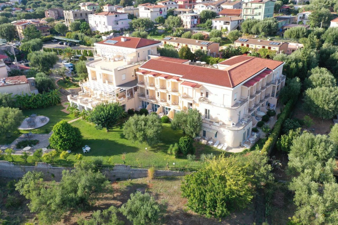 מרינה די קמרוטה Hotel America מראה חיצוני תמונה