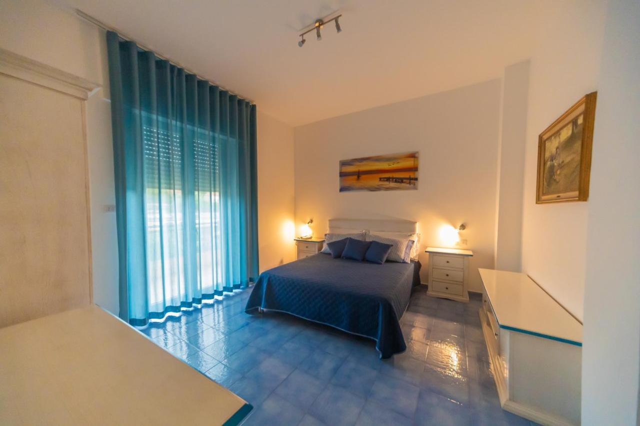 מרינה די קמרוטה Hotel America מראה חיצוני תמונה