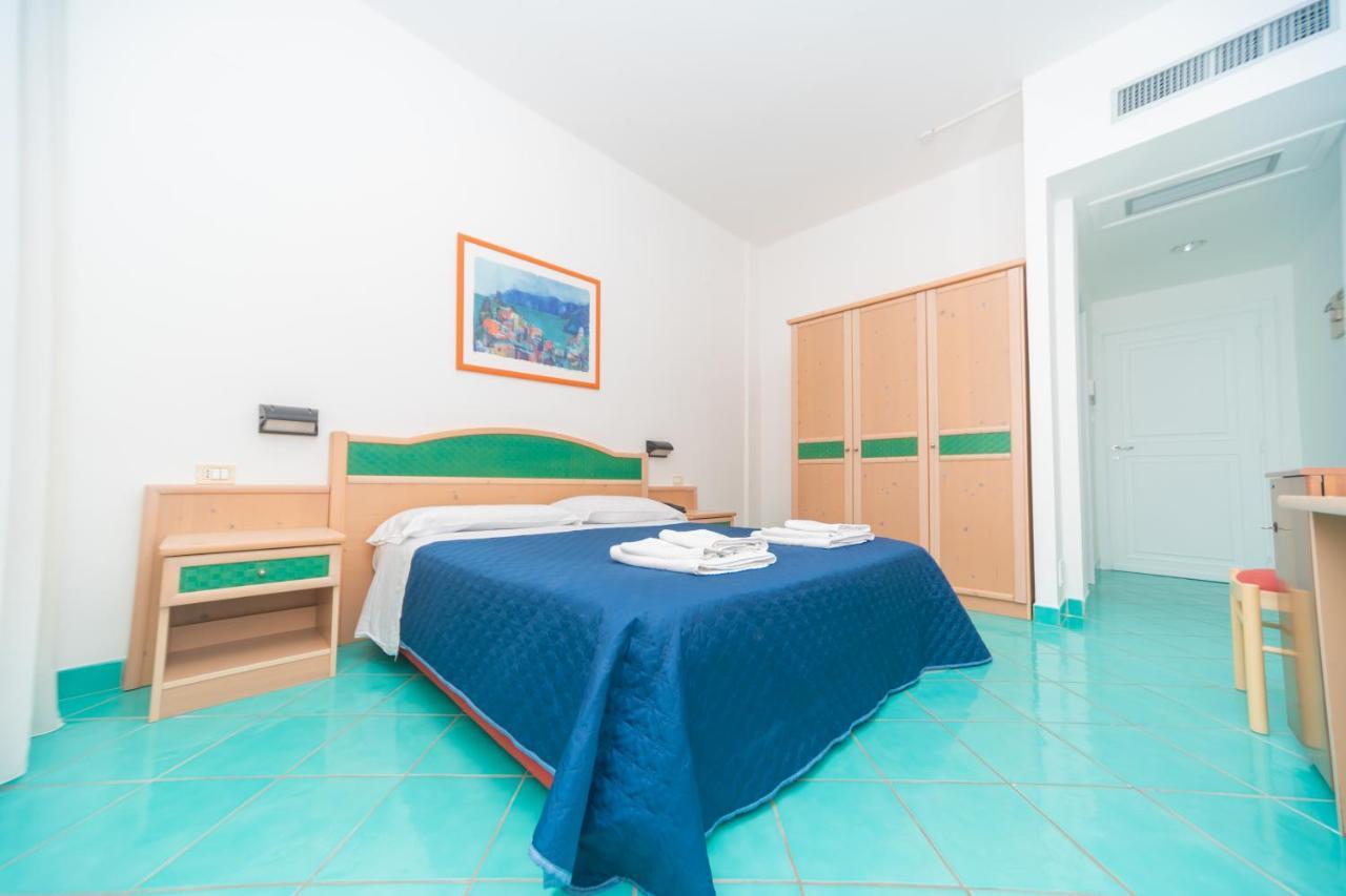 מרינה די קמרוטה Hotel America מראה חיצוני תמונה
