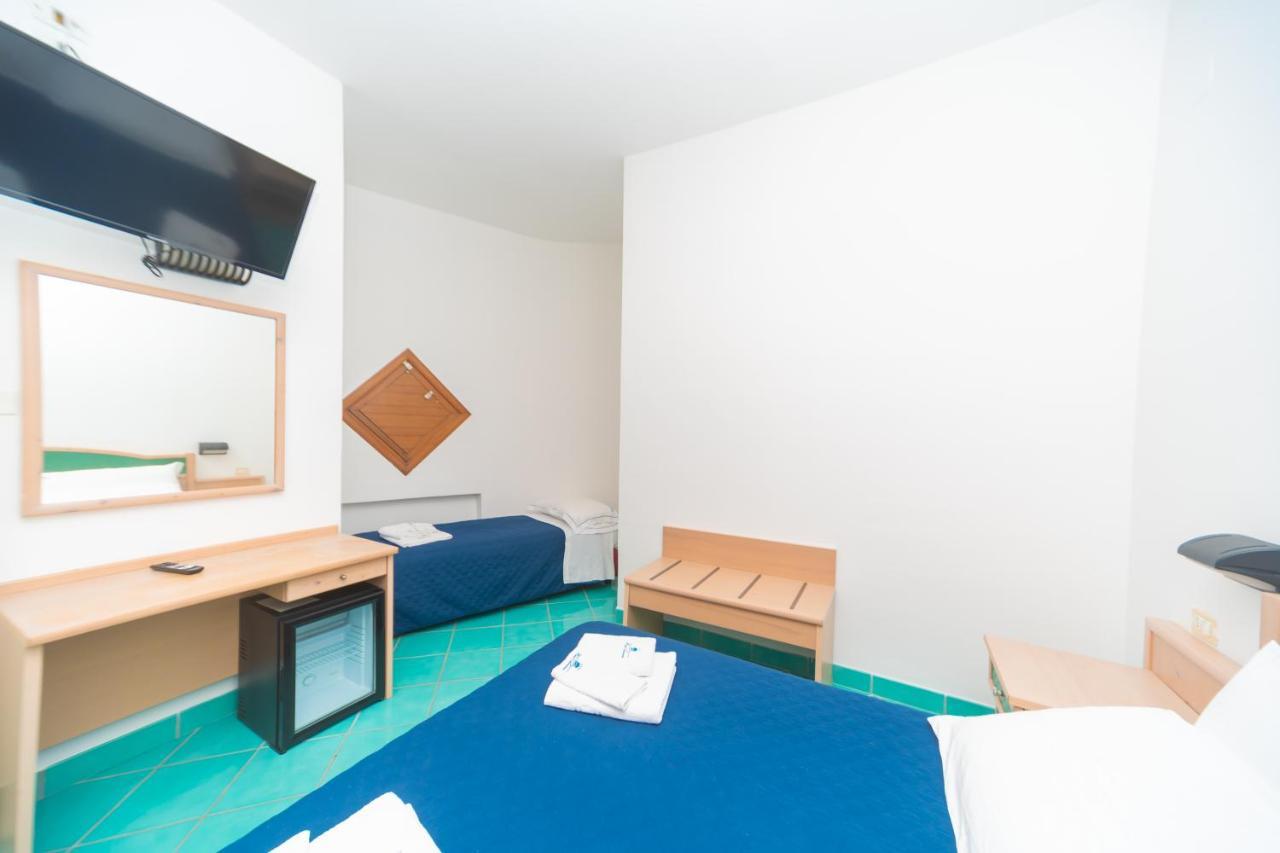 מרינה די קמרוטה Hotel America מראה חיצוני תמונה