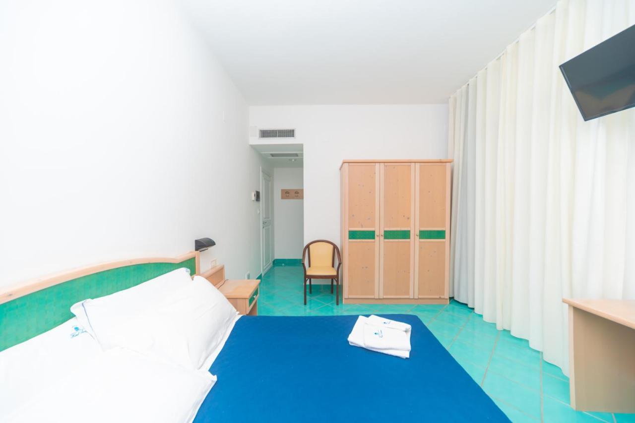 מרינה די קמרוטה Hotel America מראה חיצוני תמונה