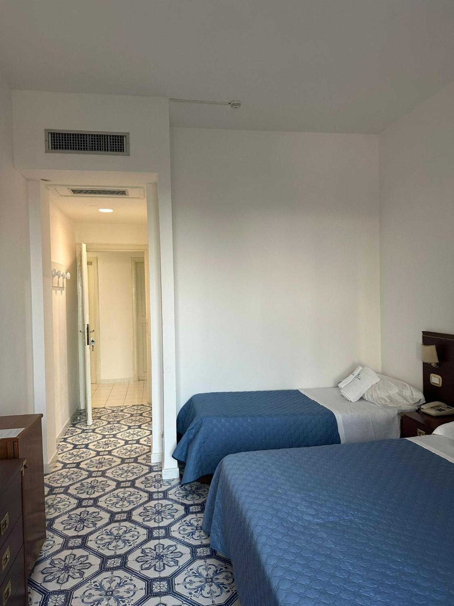 מרינה די קמרוטה Hotel America מראה חיצוני תמונה
