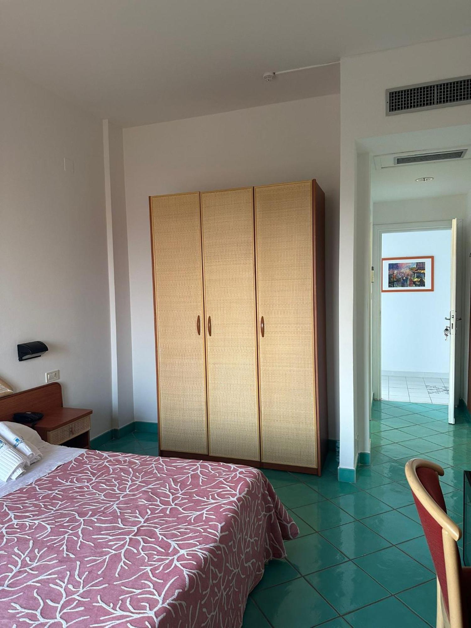 מרינה די קמרוטה Hotel America מראה חיצוני תמונה