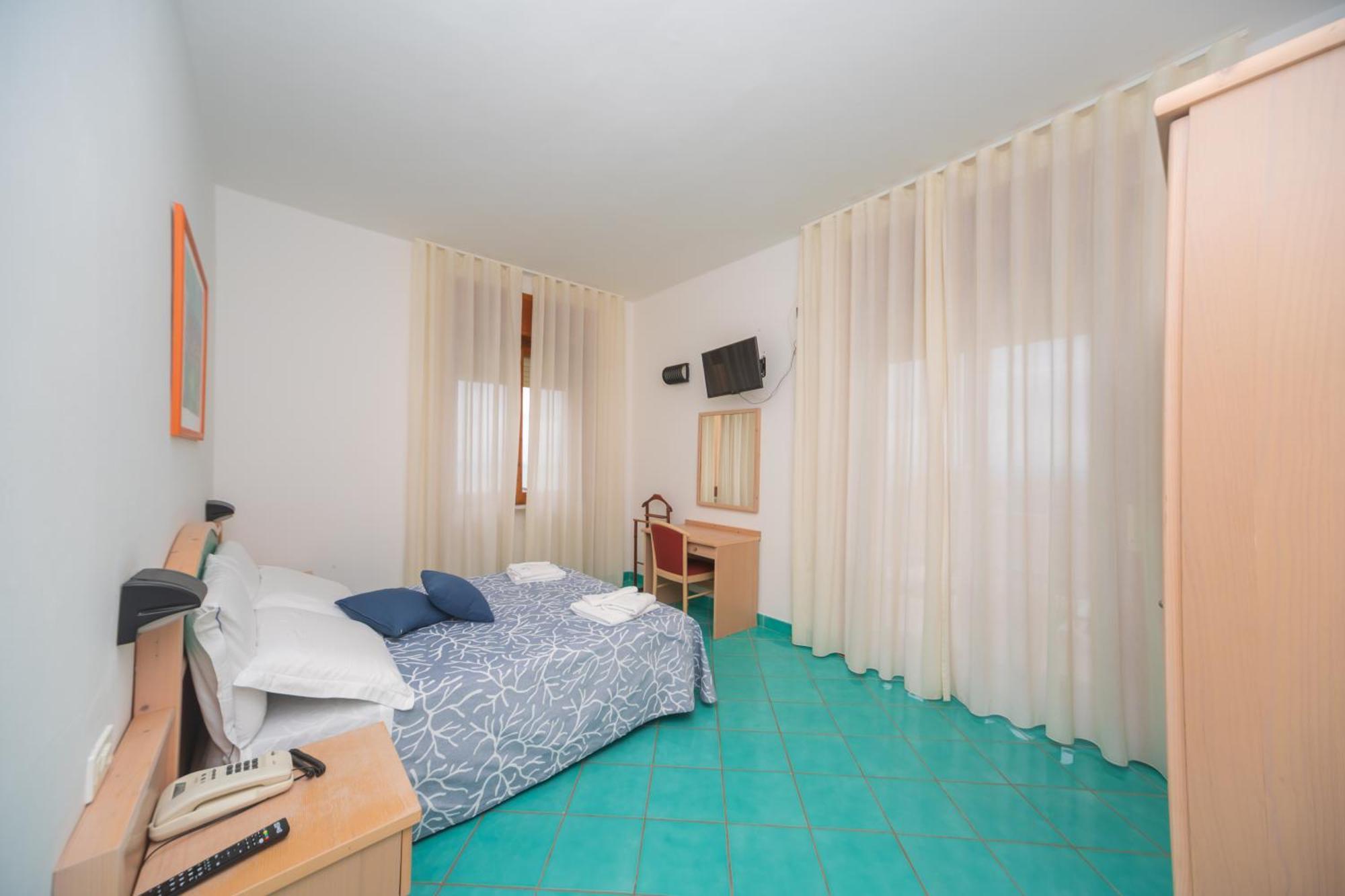 מרינה די קמרוטה Hotel America מראה חיצוני תמונה