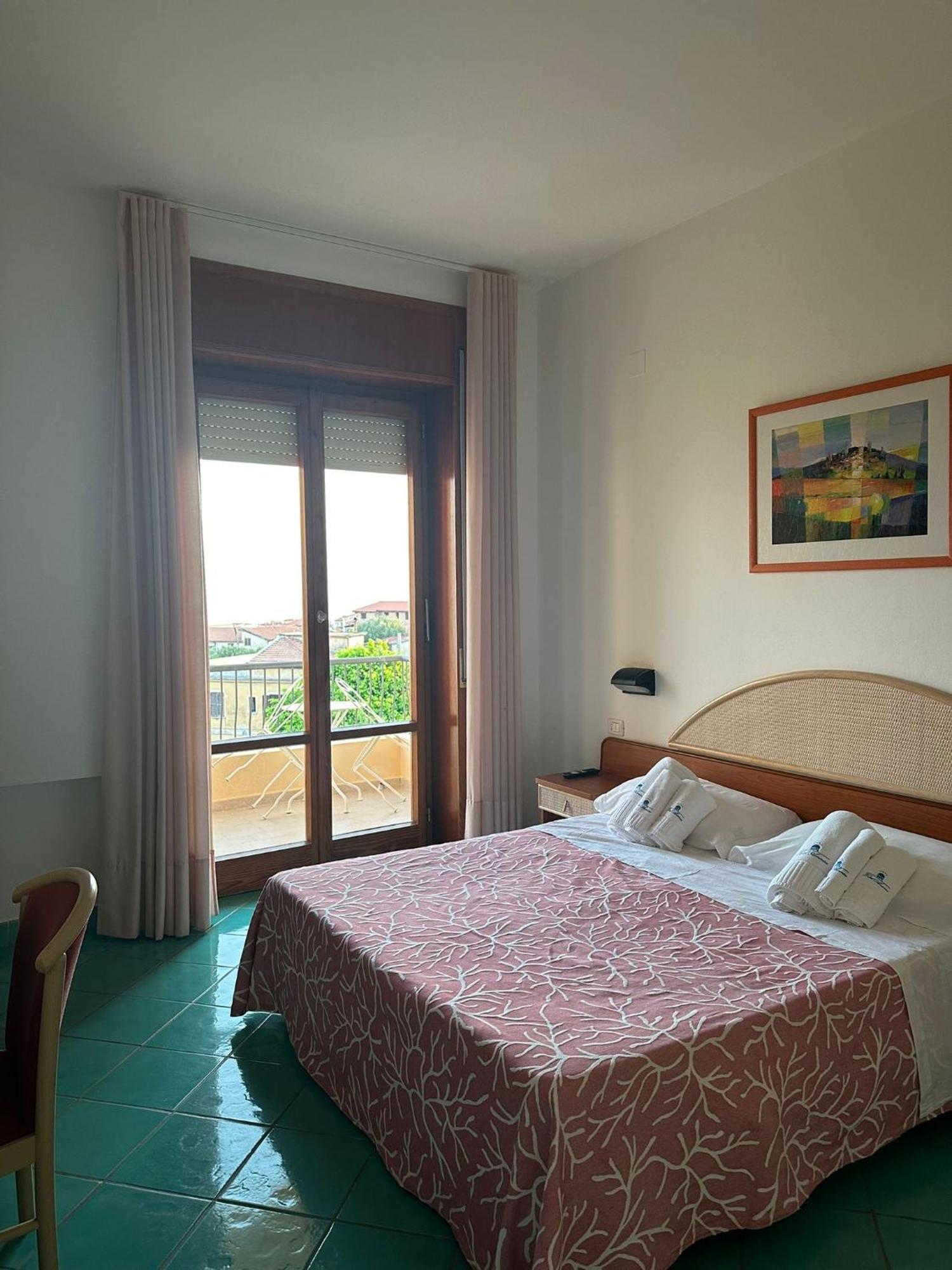 מרינה די קמרוטה Hotel America מראה חיצוני תמונה