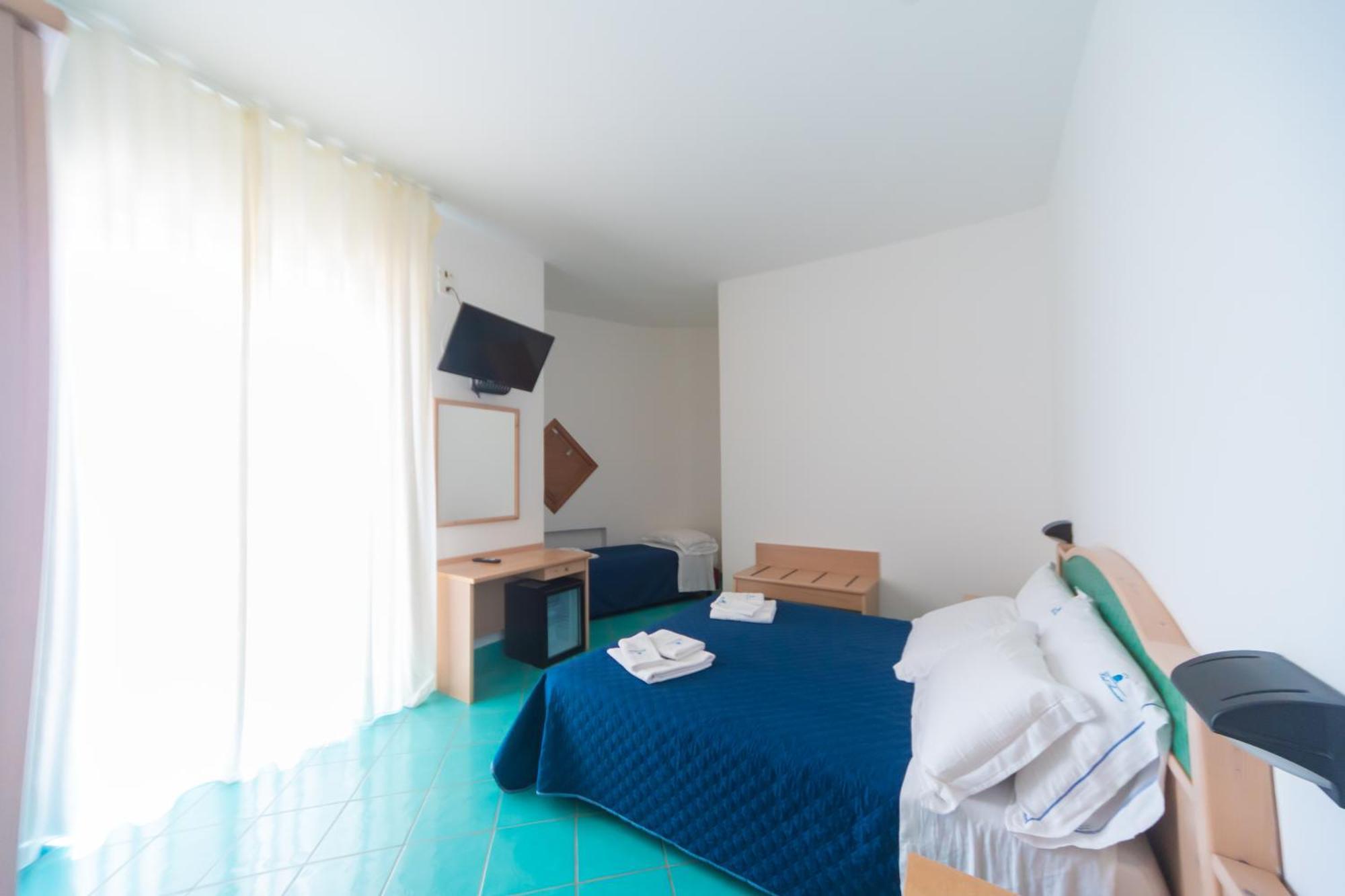 מרינה די קמרוטה Hotel America מראה חיצוני תמונה
