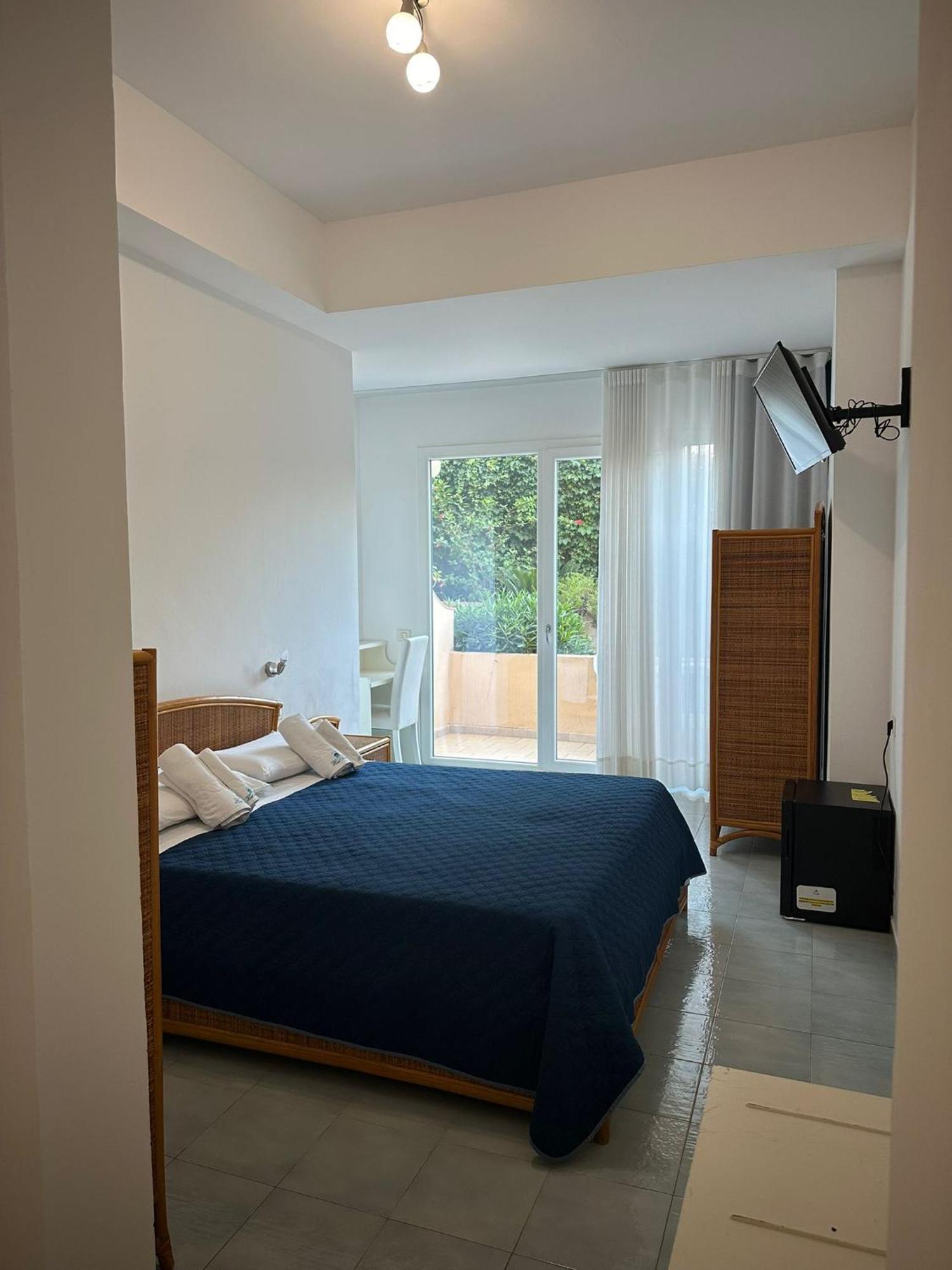 מרינה די קמרוטה Hotel America מראה חיצוני תמונה