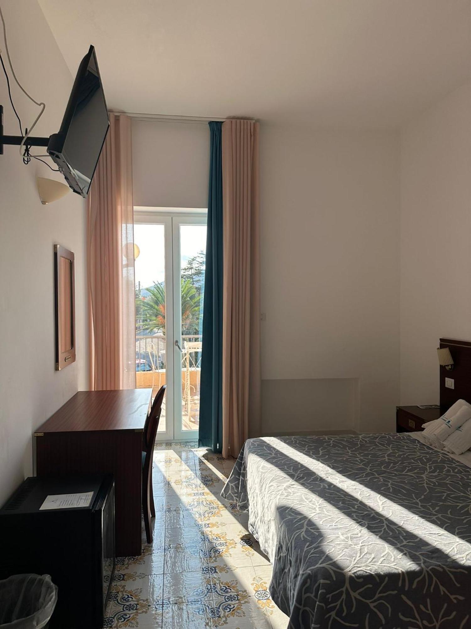 מרינה די קמרוטה Hotel America מראה חיצוני תמונה
