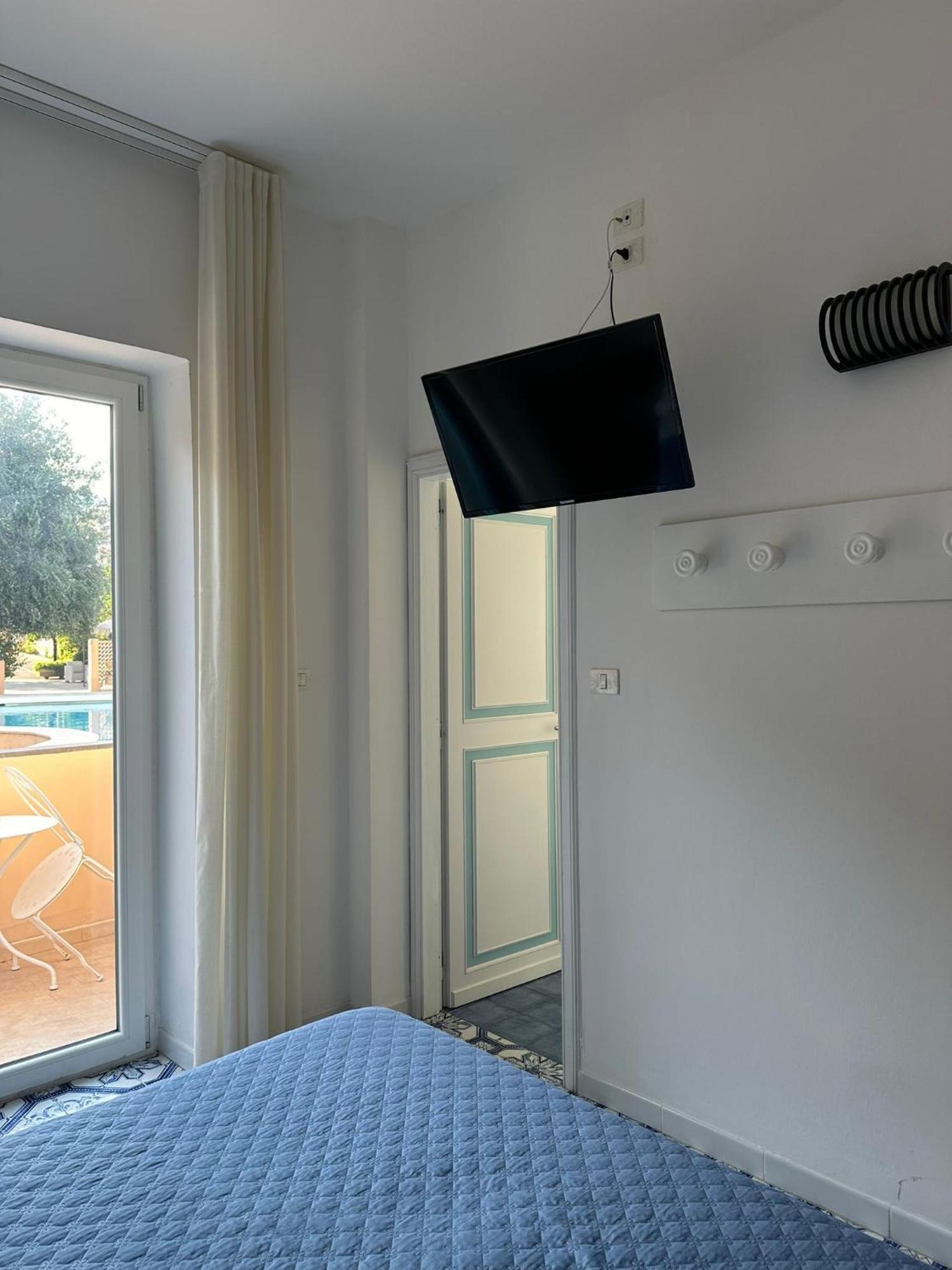 מרינה די קמרוטה Hotel America מראה חיצוני תמונה