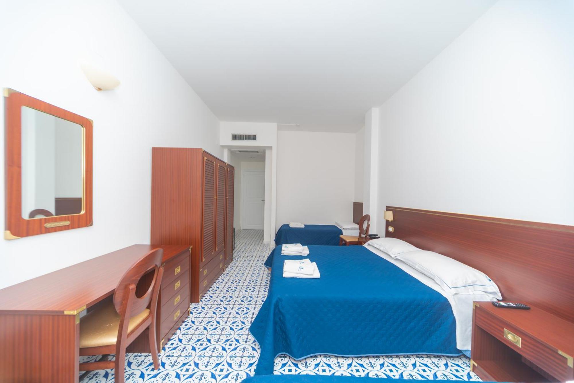 מרינה די קמרוטה Hotel America מראה חיצוני תמונה