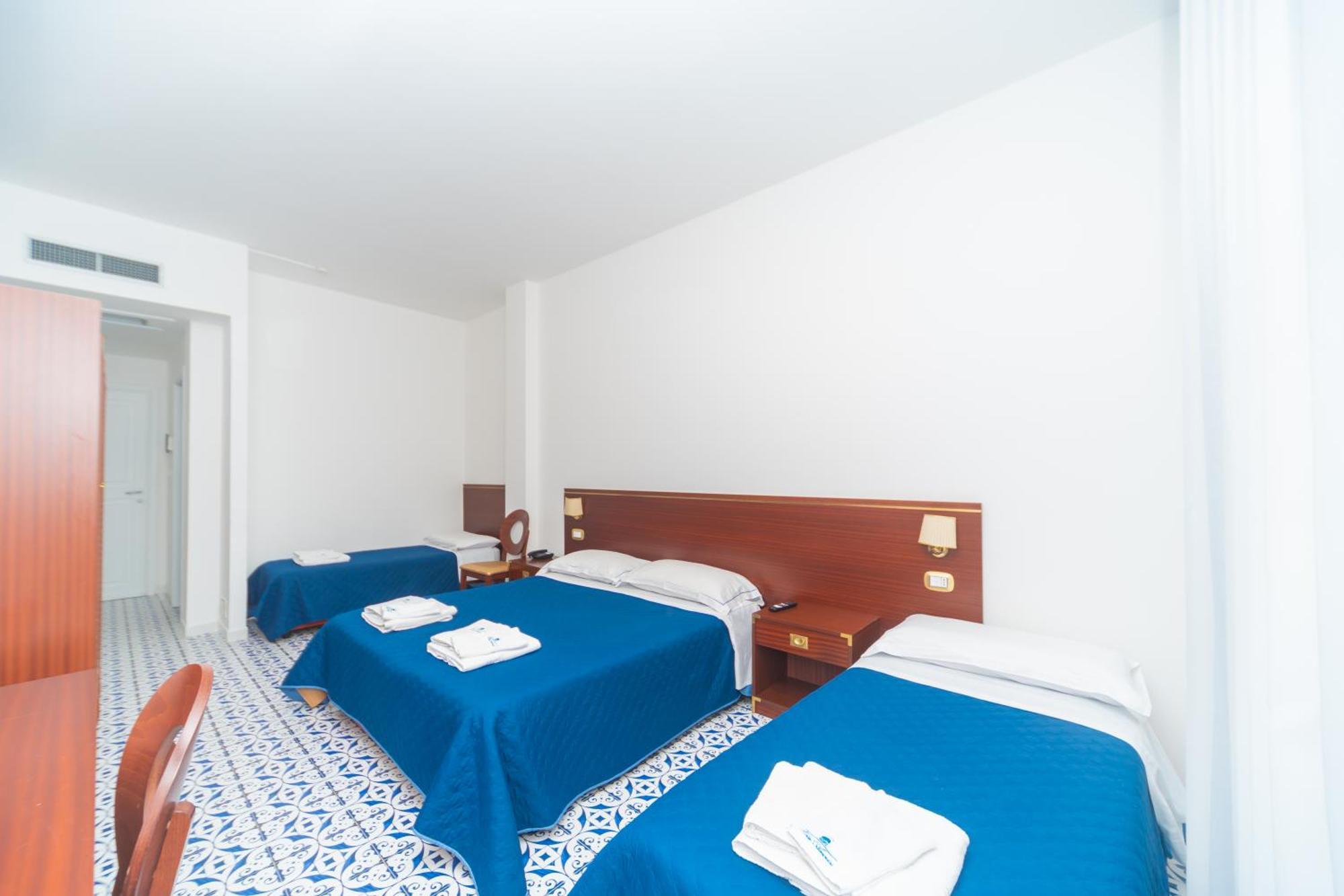 מרינה די קמרוטה Hotel America מראה חיצוני תמונה