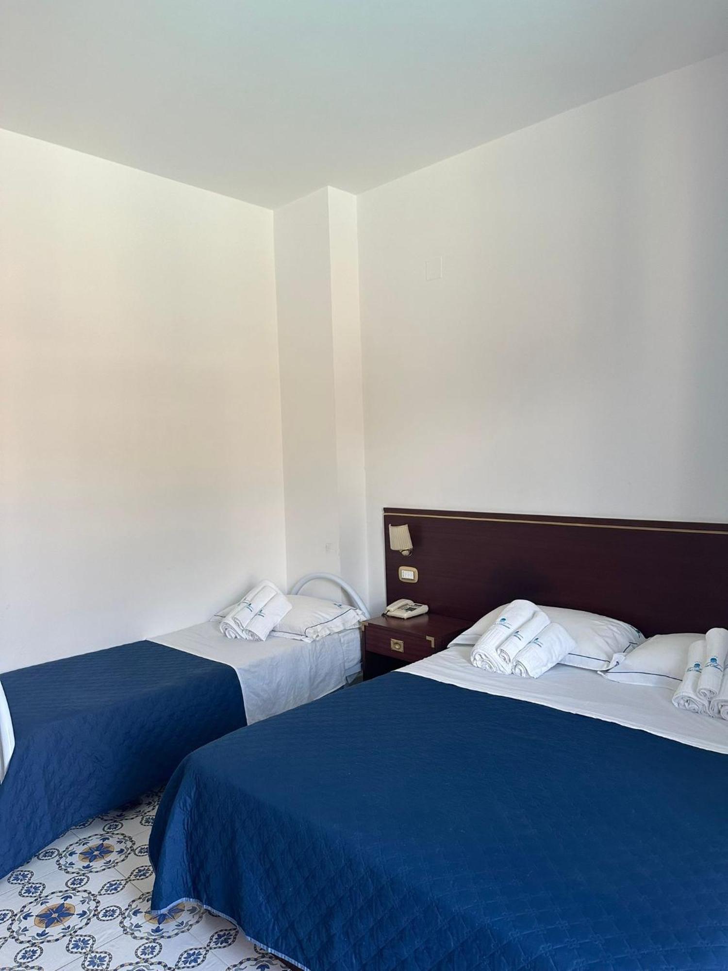 מרינה די קמרוטה Hotel America מראה חיצוני תמונה